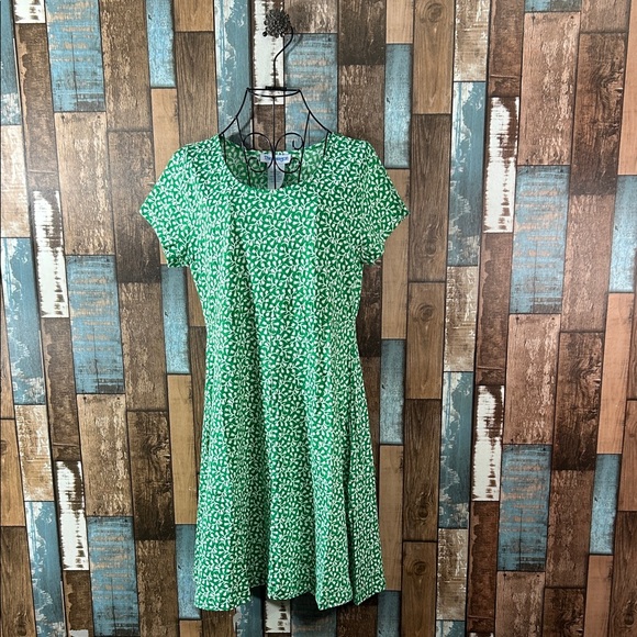 PARAGON Dresses & Skirts - PARAGON Green cotton fun in the sun  Dress